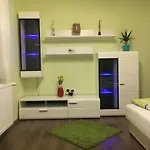 فيلة Bakos *